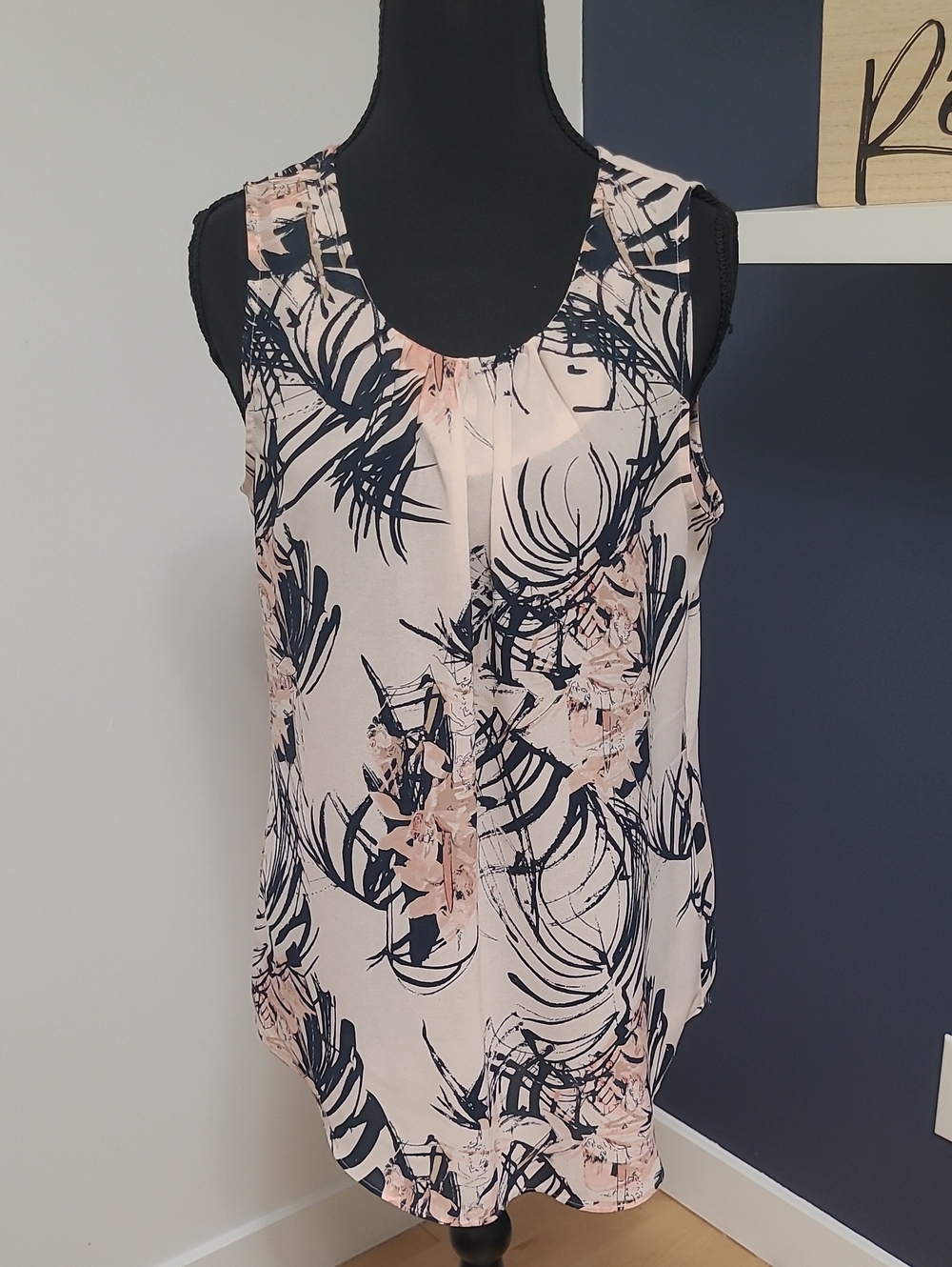 057 Like New - FYLO London Tropical Floral Sleeveless Blouse - Size Small